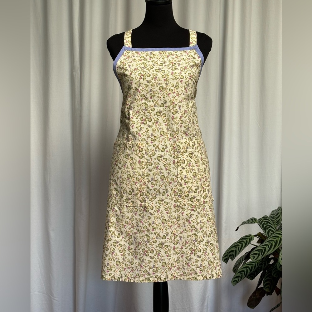 Kitchen Bib Apron. Flower and berry pattern. One size but runs large. 100%cotton